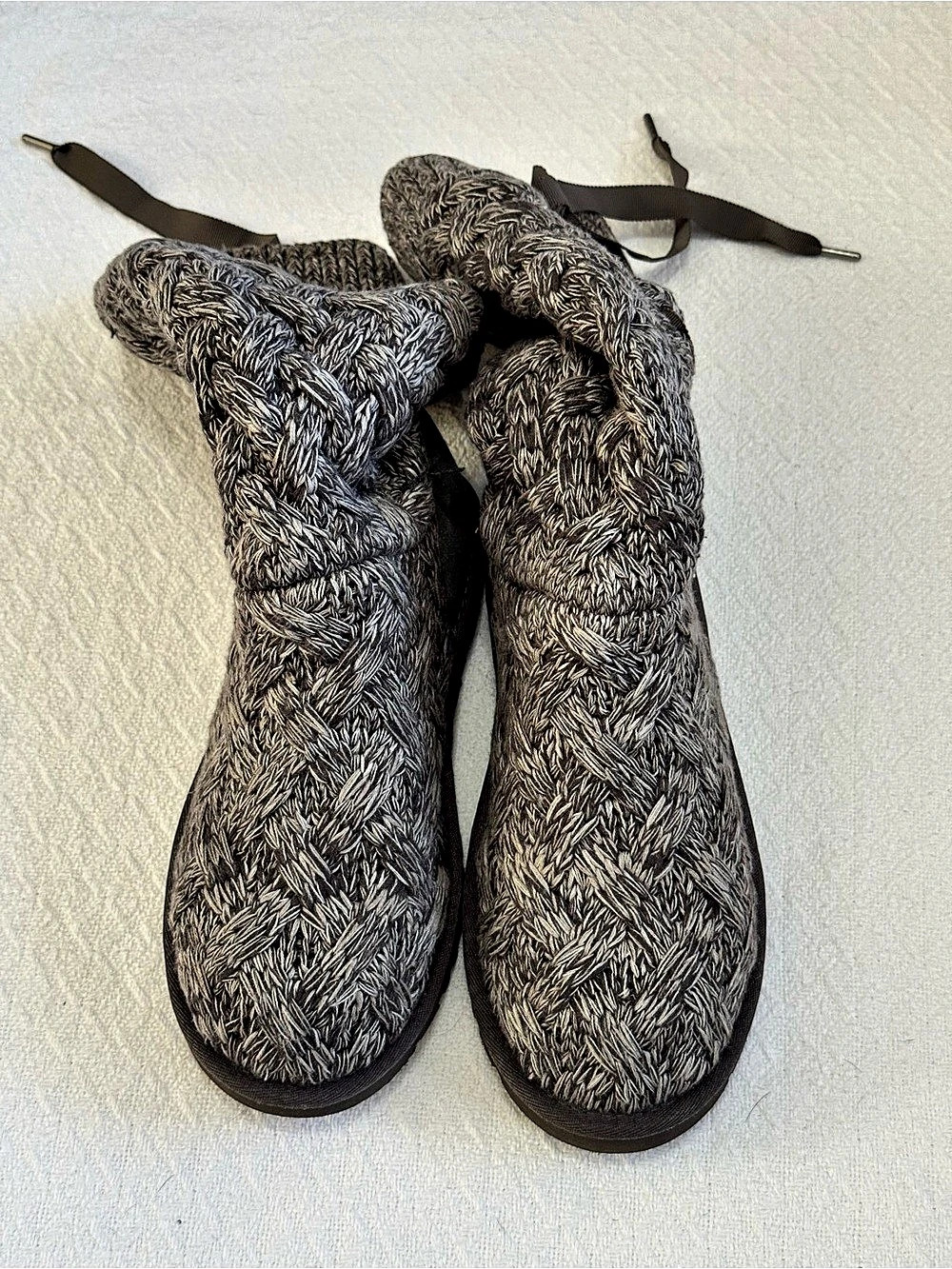 UGG Isla Cable Knit Ribbon Bow Boots gray & Black US 7
